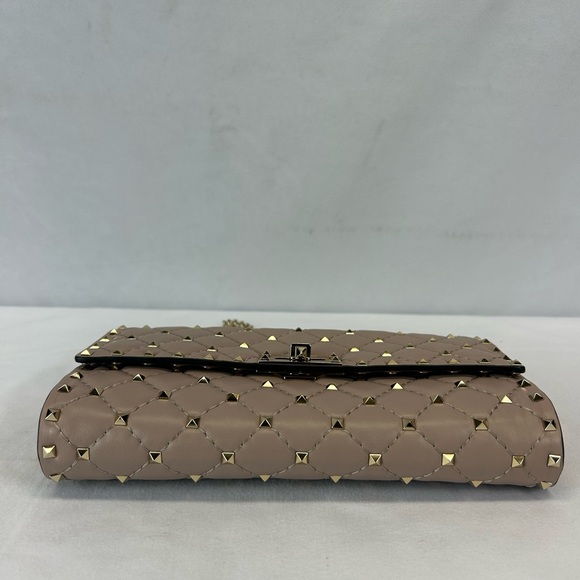 Valentino Garavani

Rockstud Spike Nappa Leather Crossbody Clutch Bag - Picture 6 of 14